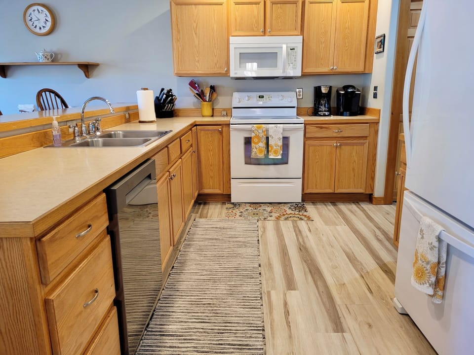 Full kitchen