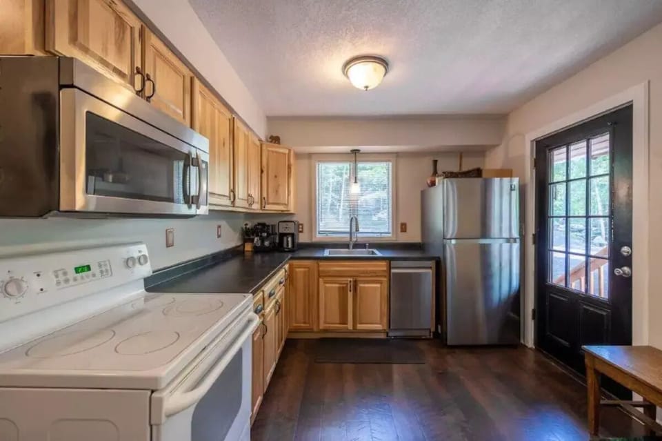 Kitchen (upper)
