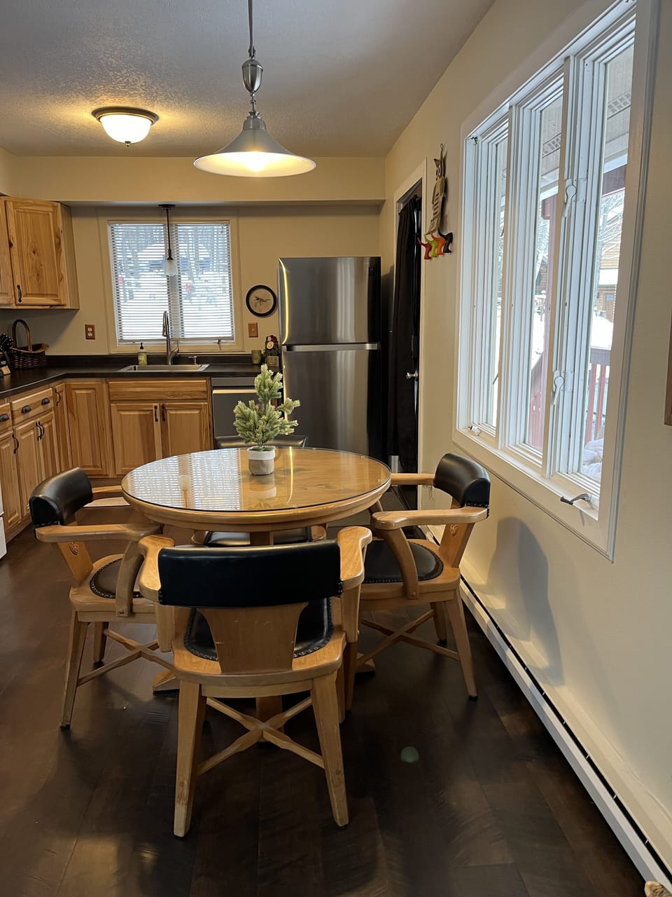 Dining area (upper)