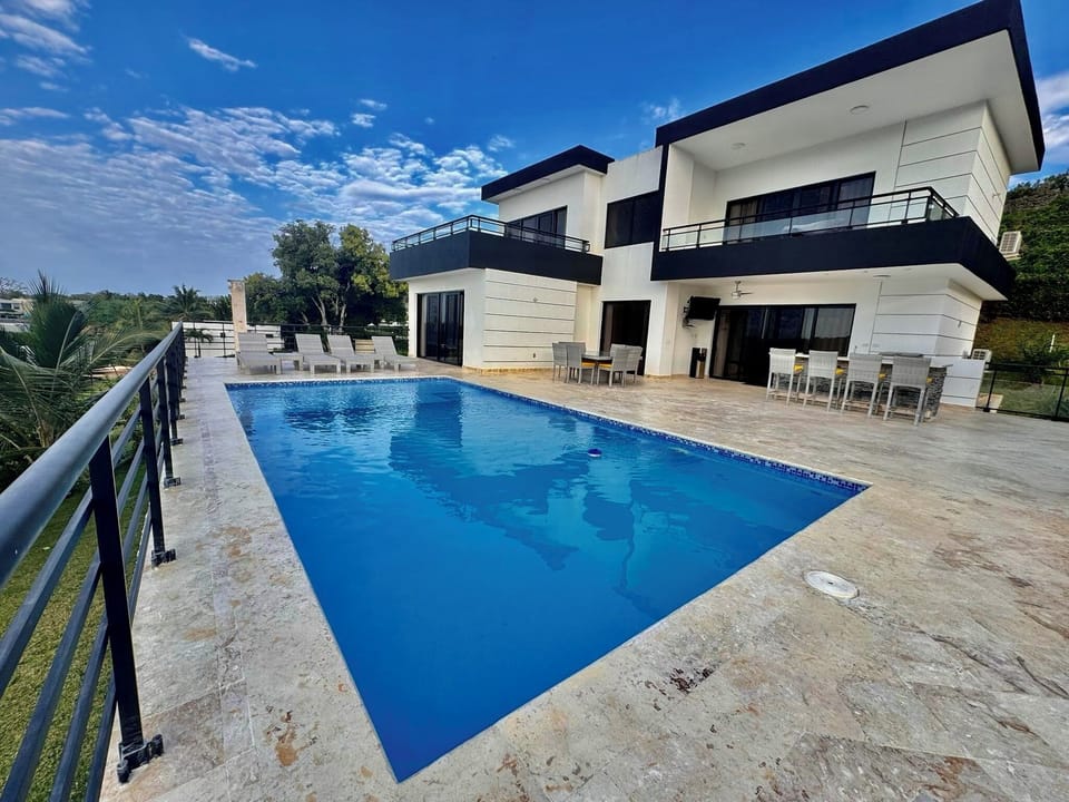 ✨CASA COCO-MODERNO✨ Superior 4 Master @ Casa Linda