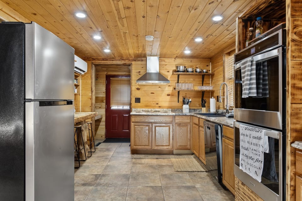 Fully stocked kitchen so you can prepare meals for the entire group. 