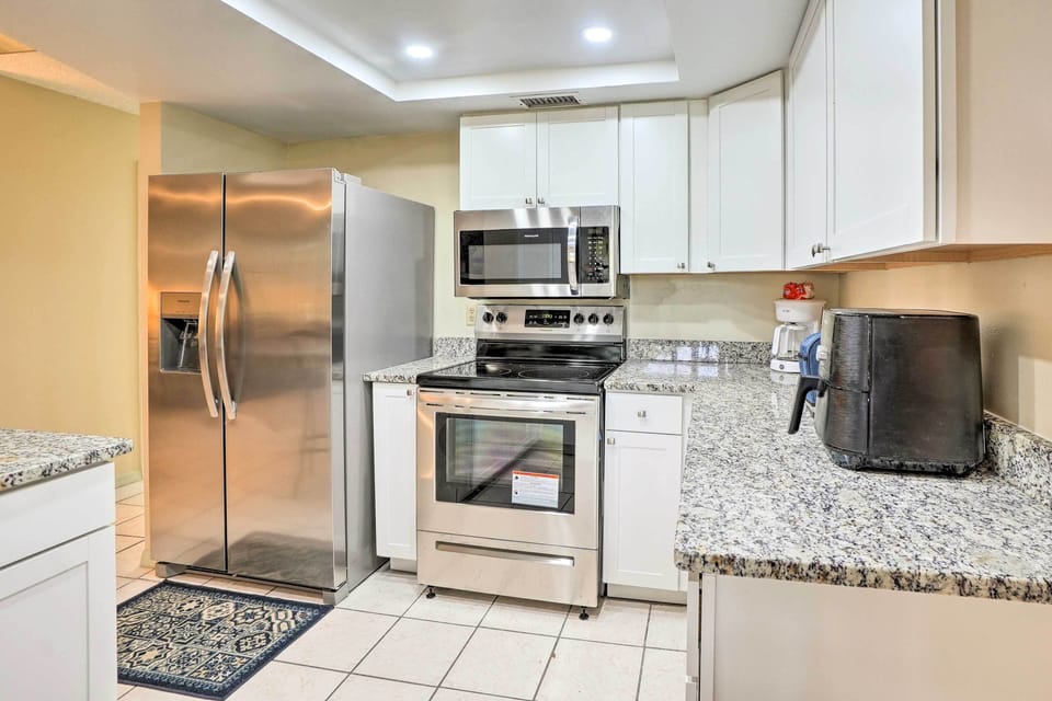Kitchen | Cooking Basics | Drip Coffee Maker | Paper Towels/Trash Bags Provided