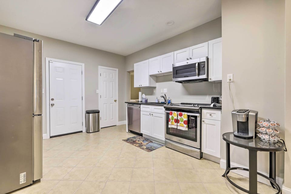 Kitchen | Dishwasher | Trash Bags & Paper Towels Provided