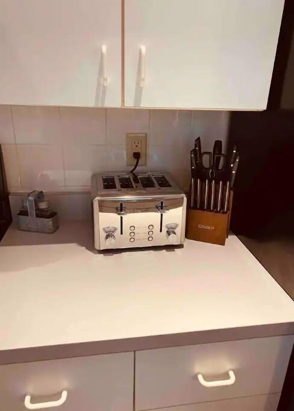 Kitchen amenities and cooking tools