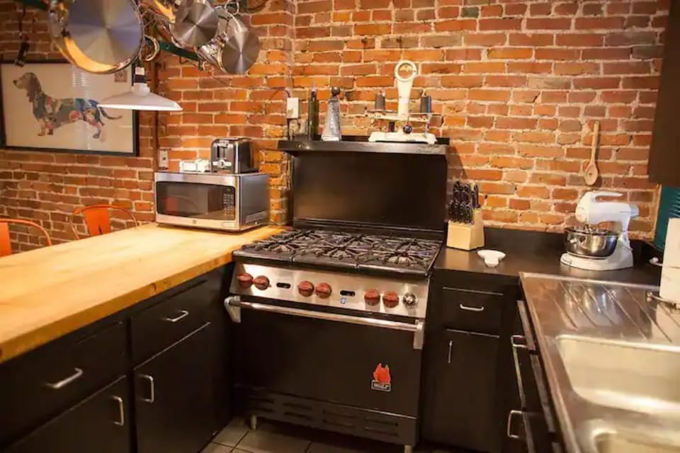 Kitchen - Vintage Natural Gas Stove/Oven