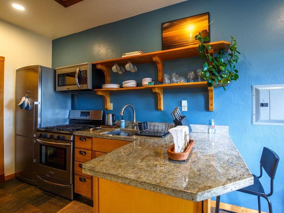 Kitchen has sharp knives, nice stove and fridge (no dishwasher), coffeemaker.