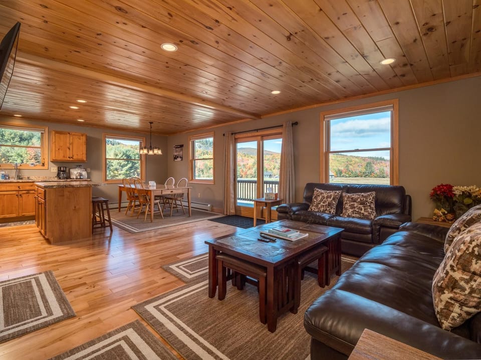 Cozy Chalet with Wonderful Views, Game Room (1020)