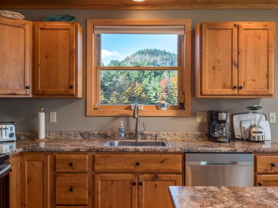 Cozy Chalet with Wonderful Views, Game Room (1025)
