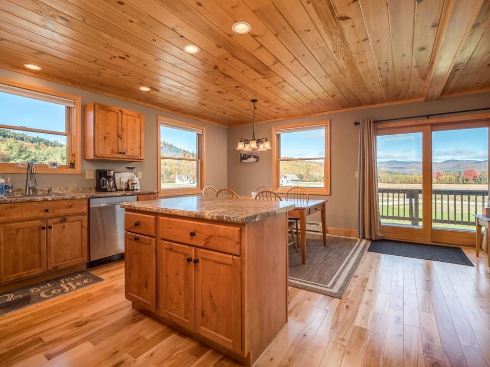 Cozy Chalet with Wonderful Views, Game Room (1022)