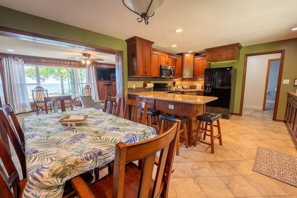 Fully equipped kitchen (1)