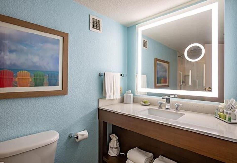 Start your day smoothly with bright mirror lighting and fresh towels.