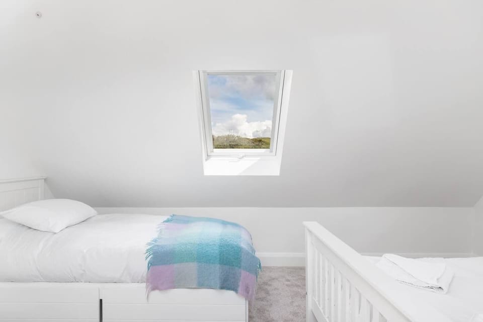 The Play School twin room ensuite in Miltown Malbay Co Clare