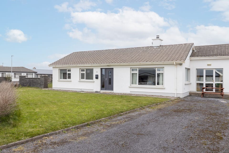 Seapark 7 Holiday home in Lahinch on the Wild Atlantic Way front outside