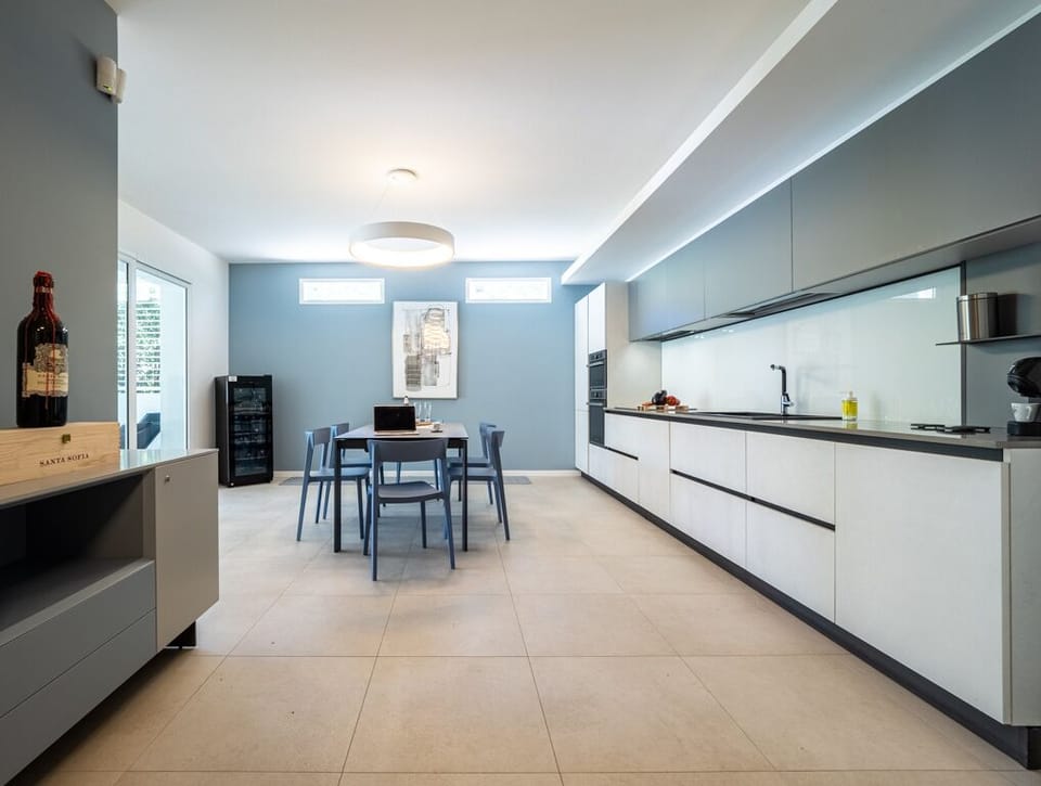 Equipped kitchen.