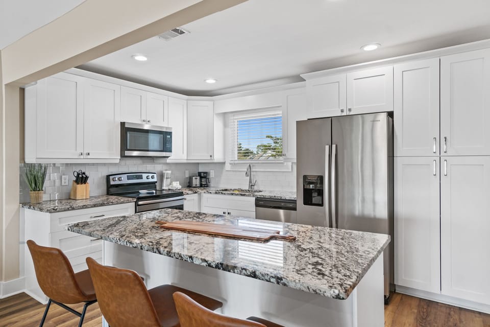 Kitchen with Breakfast Bar