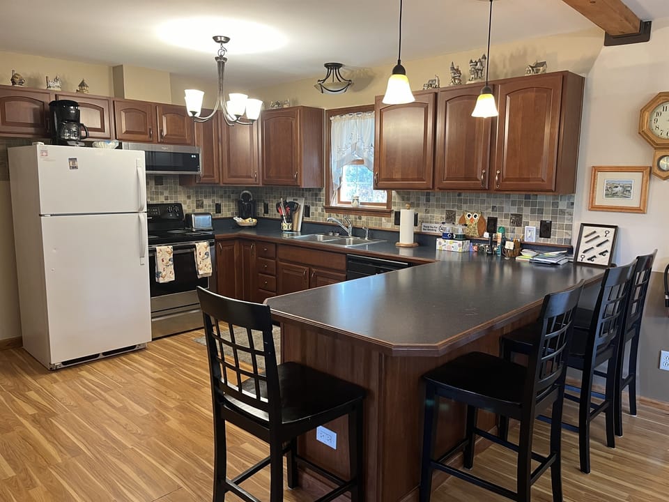 Kitchen with breakfast bar seating