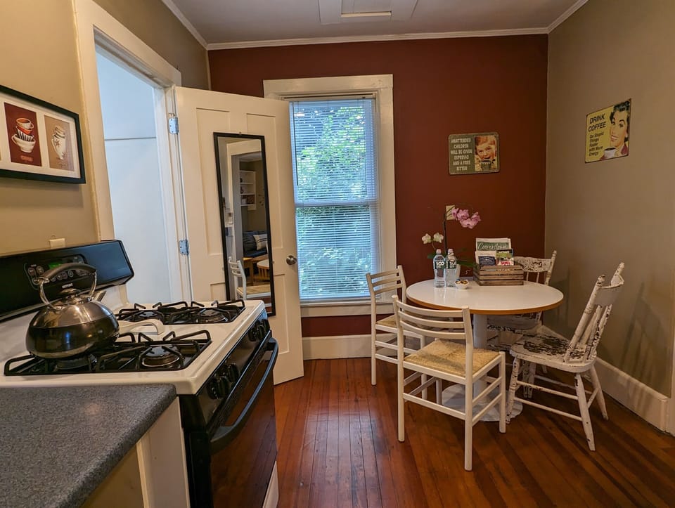 Eat-in Kitchen