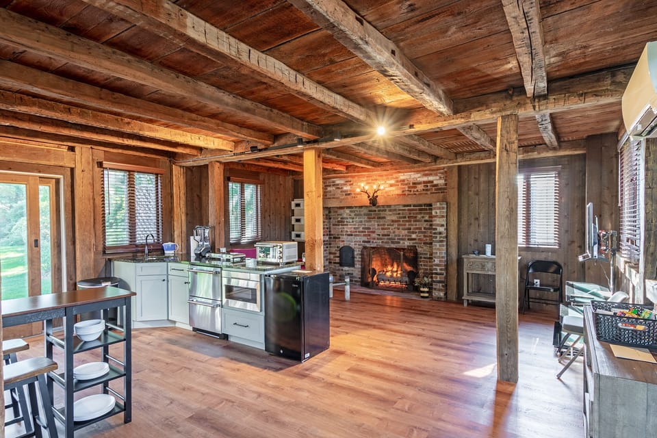Living room, please note not a real fireplace
