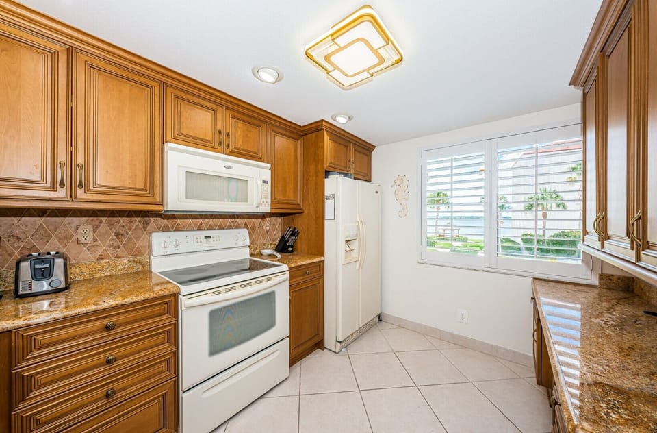 17-web-or-mls-Kitchen 3-2