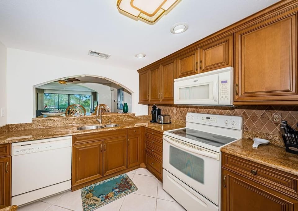 16-web-or-mls-Kitchen 2-2