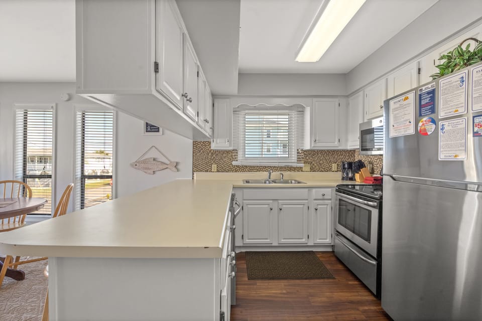 All modern appliances to make meal preparation a breeze.