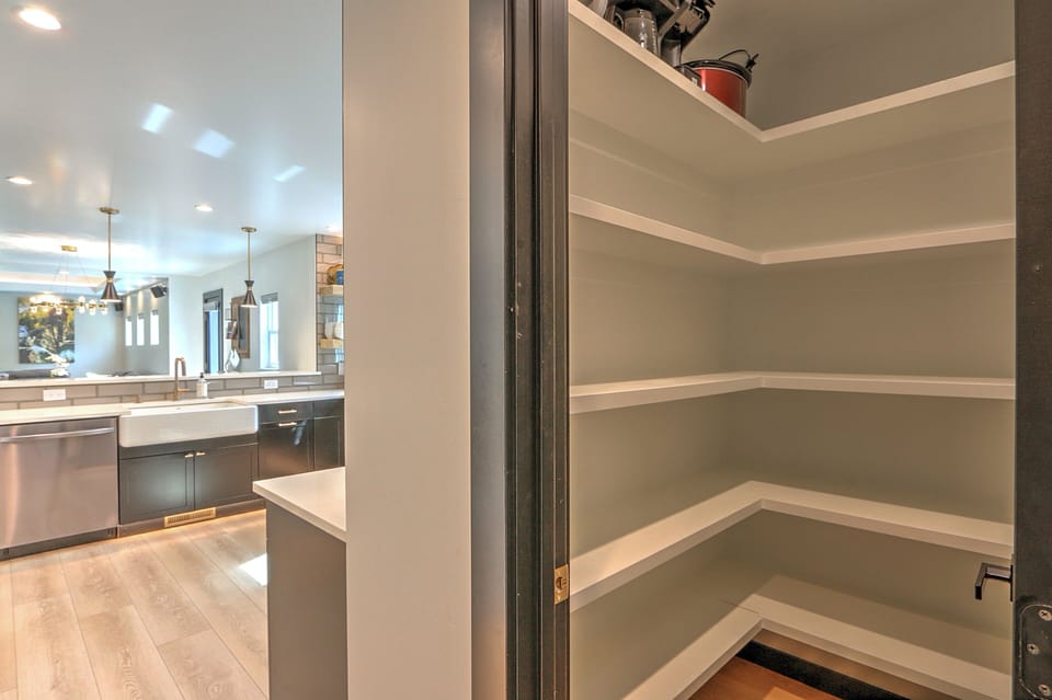 Pantry 