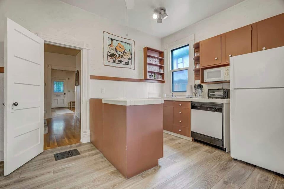 We have a fully equipped kitchen. Along with many other products and appliances, we also offer a refrigerator, microwave, coffee machine, and more!