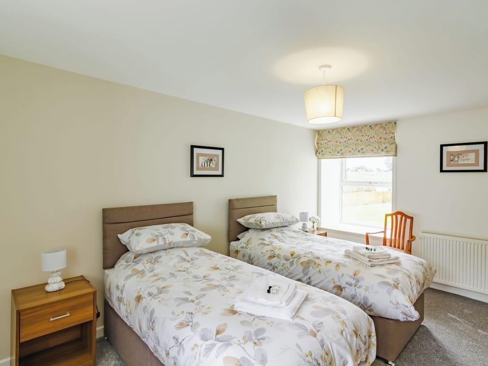 Twin bedroom | Easter Caiplich - Dalnagar Castle And Cottages, Glenshee, Cairngorms