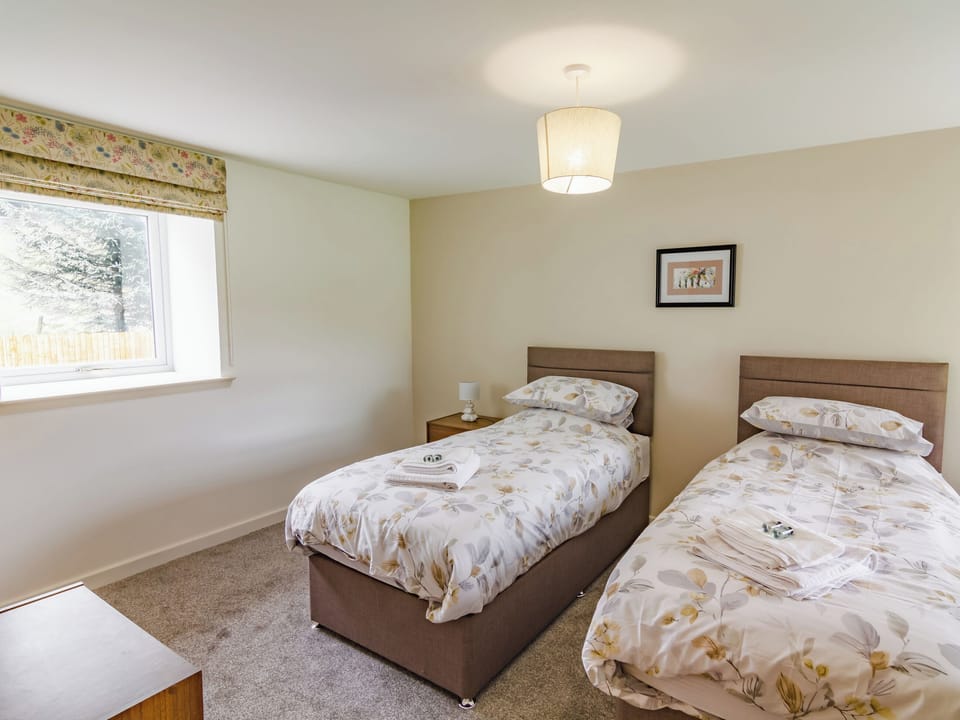 Twin bedroom | Easter Caiplich - Dalnagar Castle And Cottages, Glenshee, Cairngorms