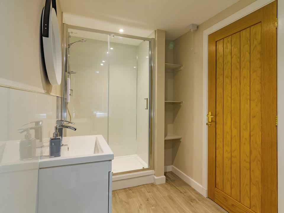 Shower room | Easter Caiplich - Dalnagar Castle And Cottages, Glenshee, Cairngorms