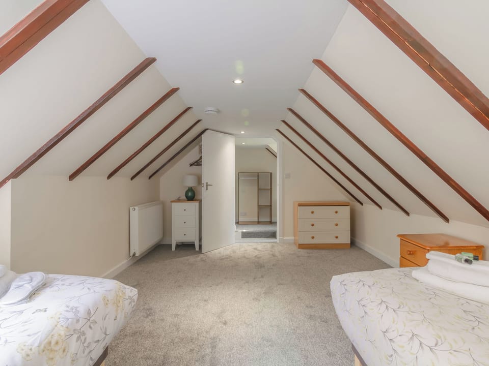 Twin bedroom | Dalnaglar Cottage - Dalnaglar Castle and Cottages, Glenshee, Cairngorms