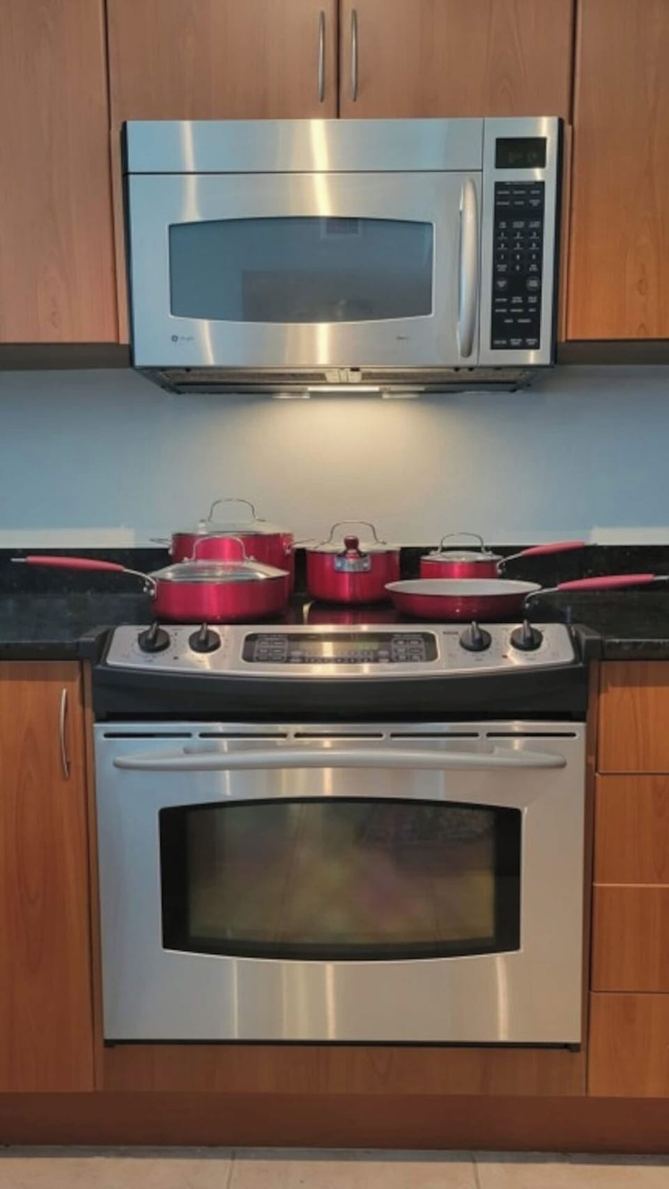 Full kitchen image 2