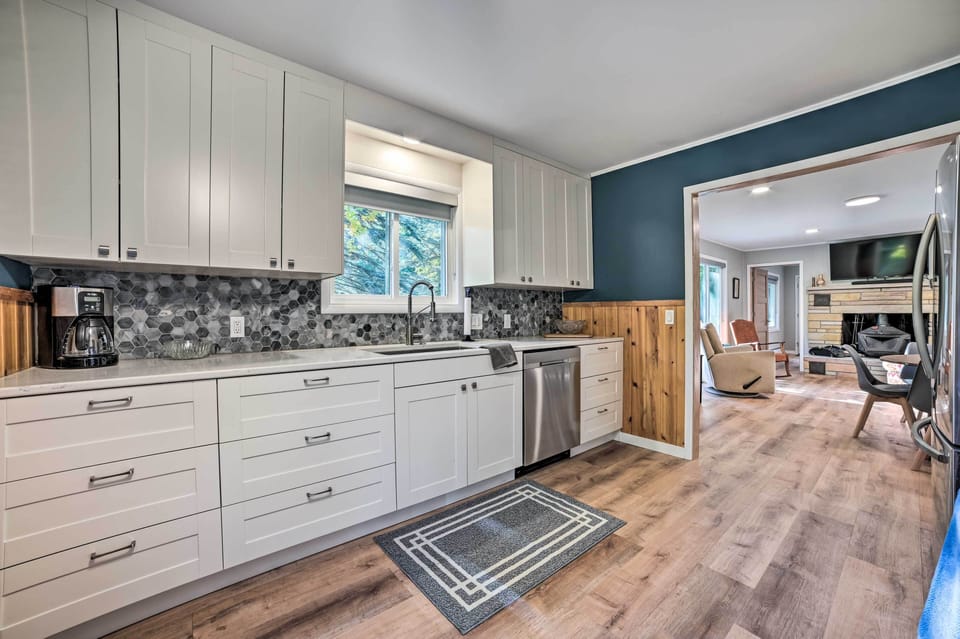Kitchen | Equipped w/ Cooking Basics
