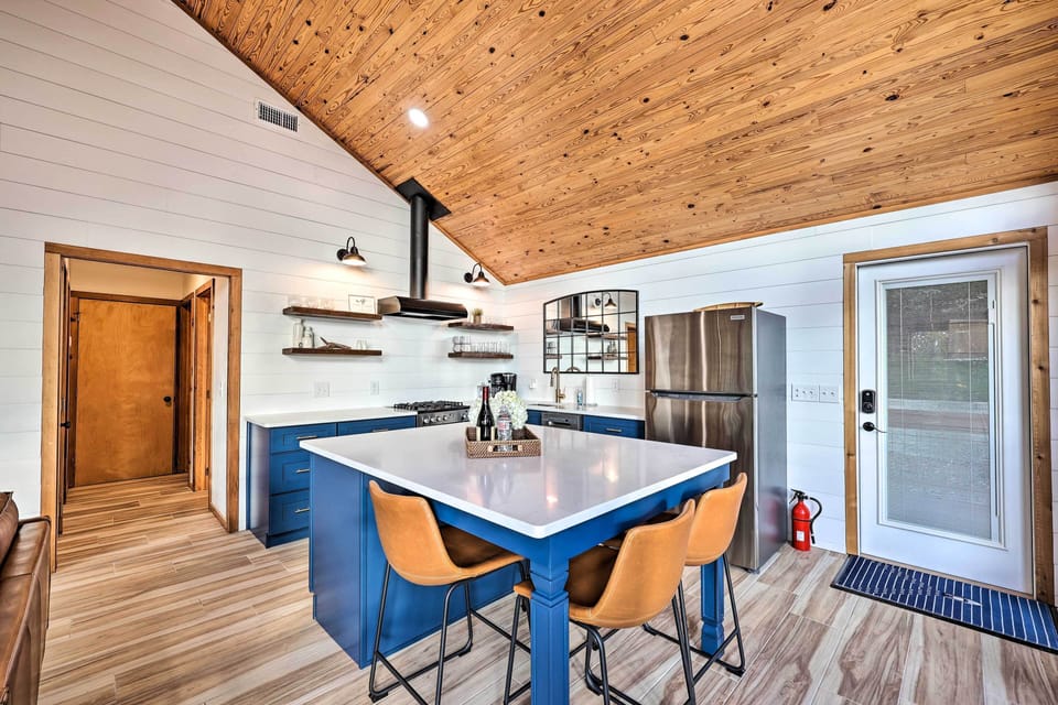 Kitchen | Fully Equipped | Coffee Maker | Cooking Basics | Dishware/Flatware