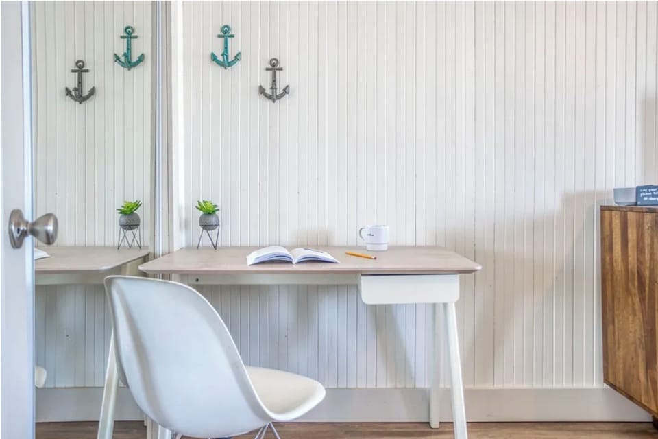 work desk in the upper level king bedroom.