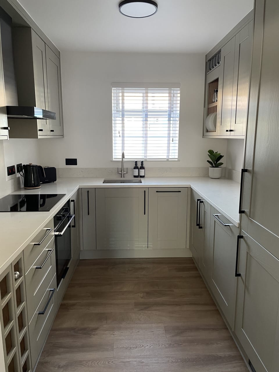 Fully equipped kitchen with a built in dishwasher and washer dryer