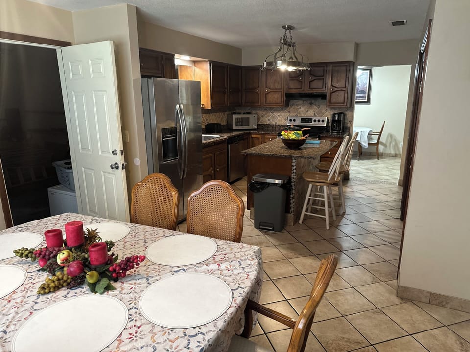 Kitchen dining room 1