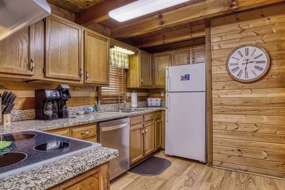 Whip up delicious meals in this bright, spacious kitchen with modern appliances!
