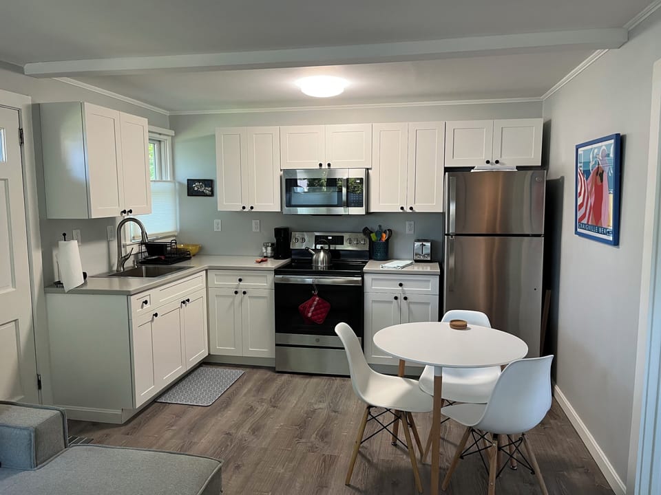 Eat-in kitchen