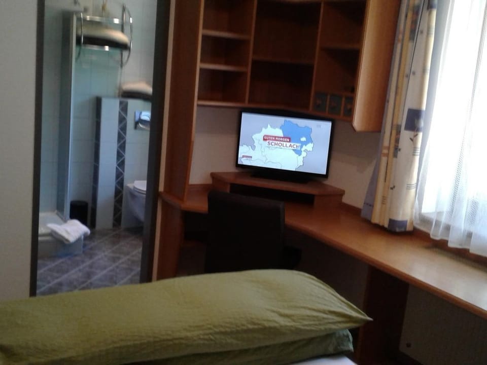Apartment C (3-7 persons/3 bedrooms, 1 WC, 3 bathrooms) - Haus Erika Apartment in Salzburgerland