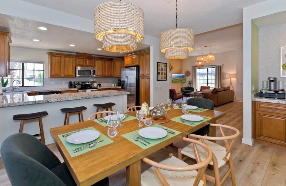 The whole crew can dine together between the table for 6 and barr seating for 3