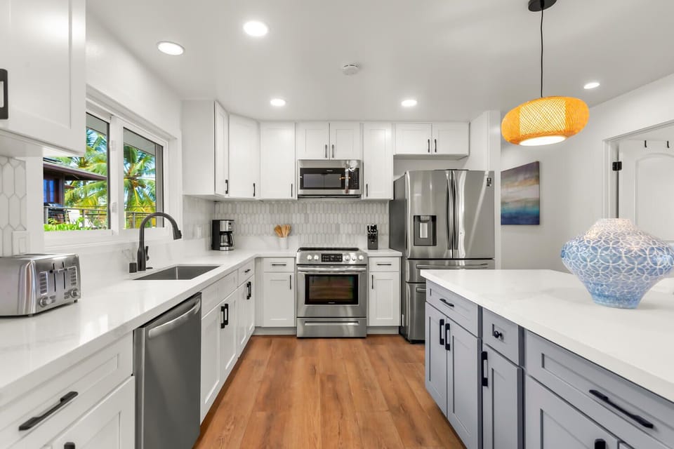 KITCHEN ISLAND