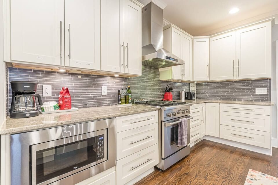 Should you choose to stay in for a meal instead of check out the nearby great restaurants, you're in for a treat in the fully stocked chef's kitchen.