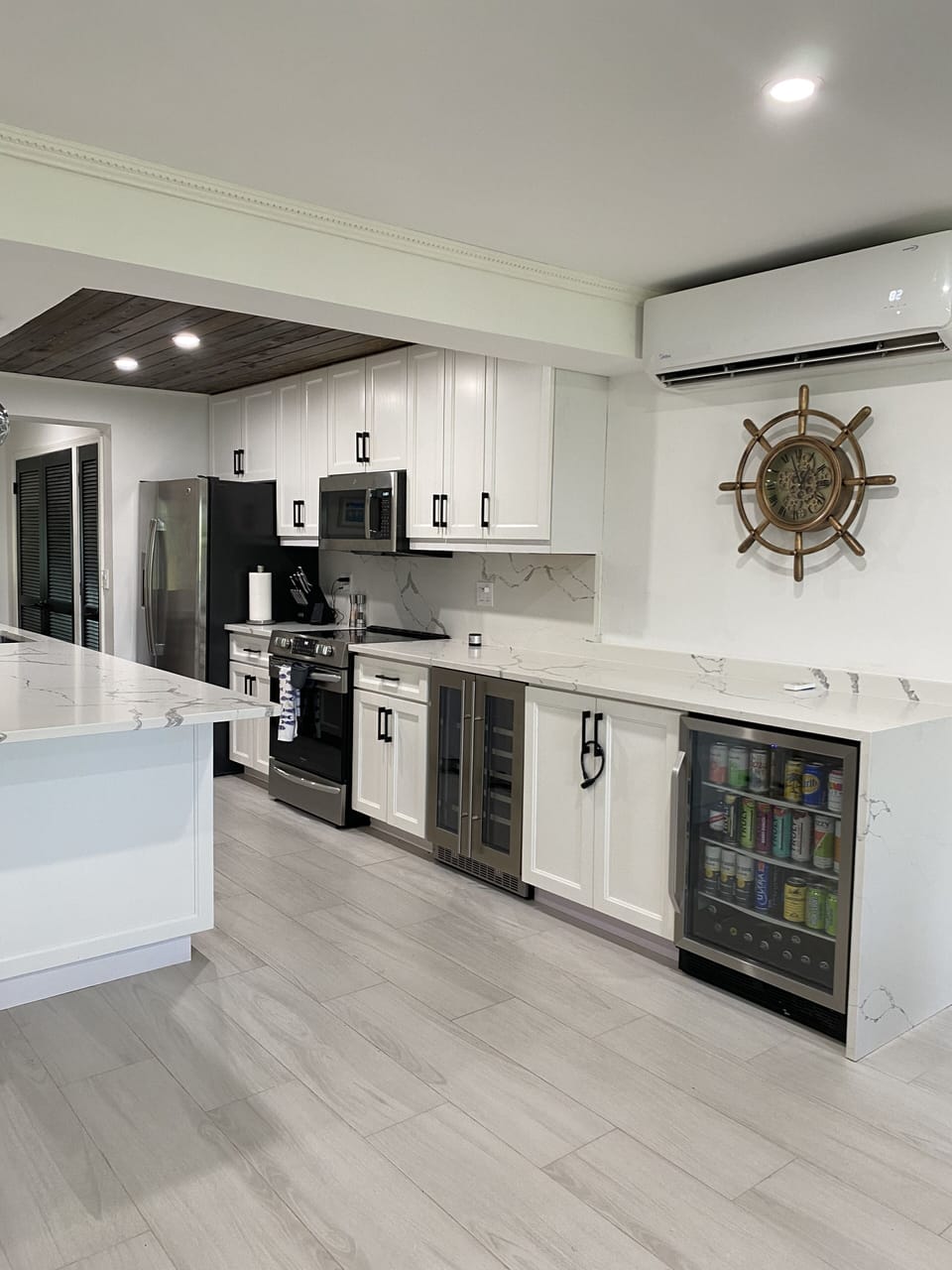 Kitchen bar area