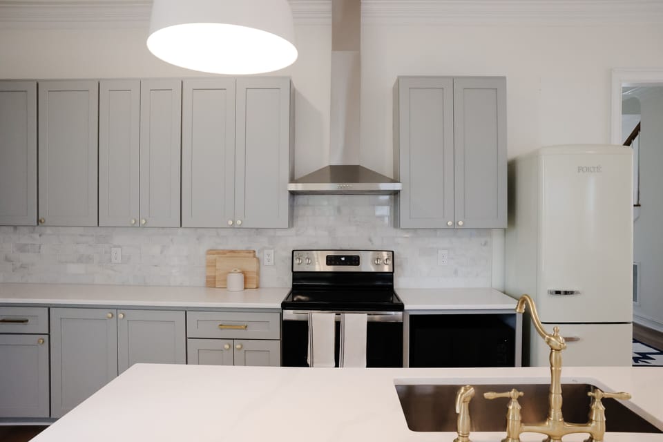 Lots of counter and cabinet space make for easy entertaining. 