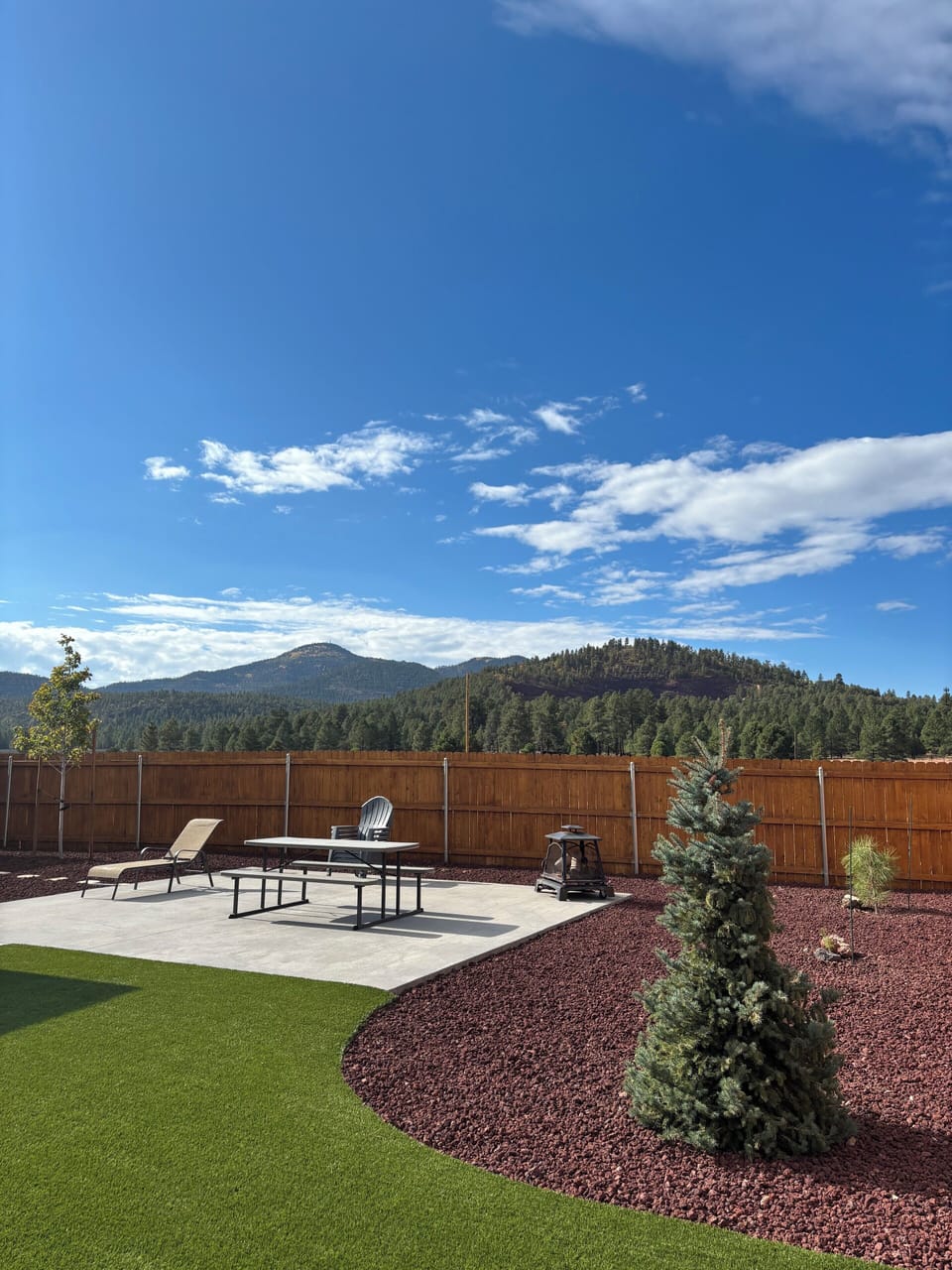 Private fenced backyard patio w/mountain views
