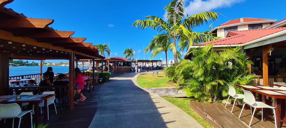 Rodney Bay Marina boasts a variety of restaurants in a casual dining atmosphere.