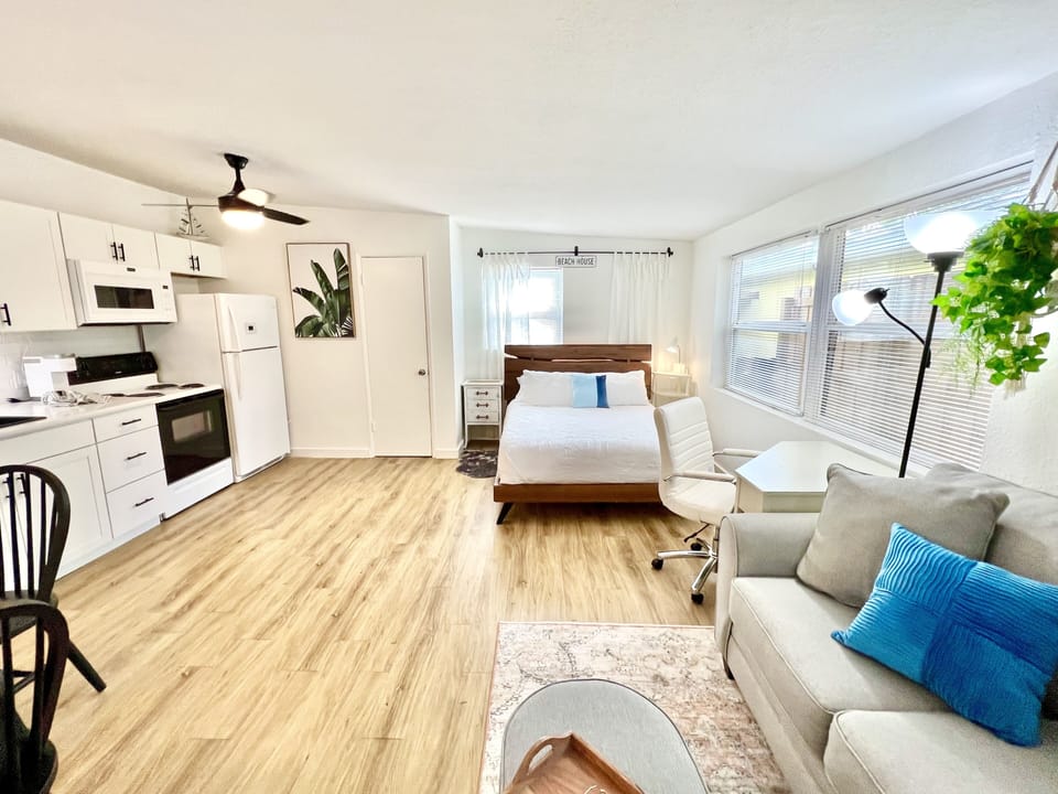 Spacious modern studio apartment with all you need to relax. 