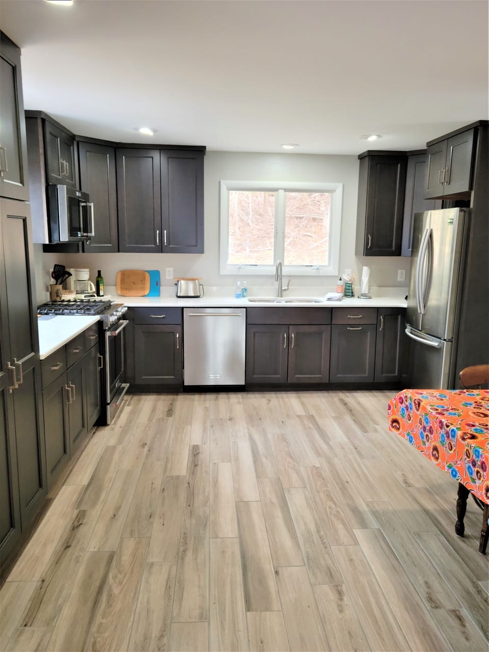 Full kitchen with all new appliances.
Fully furnished.