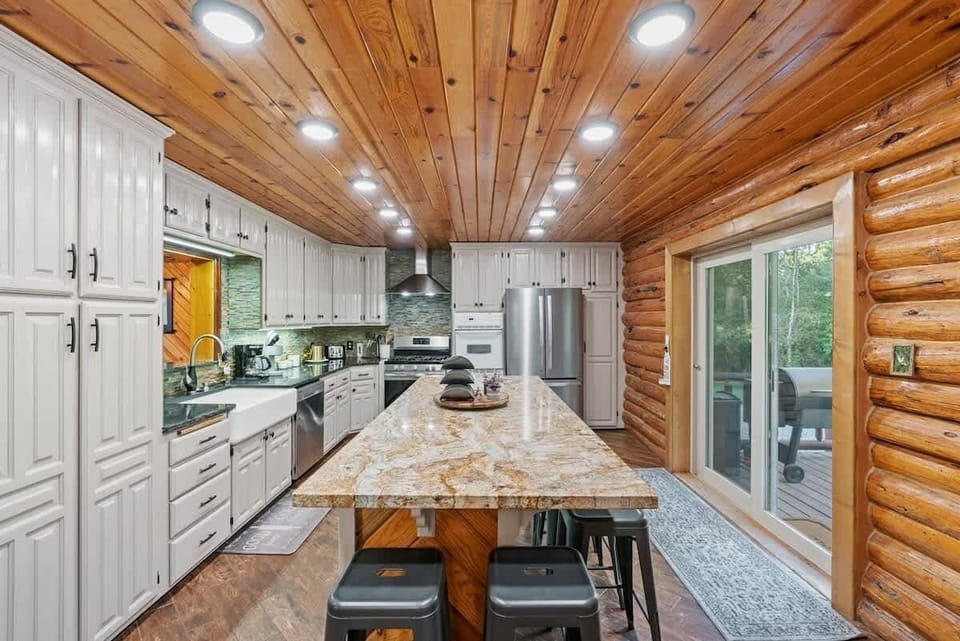Large & well-stocked kitchen suitable for big groups and big meals! 